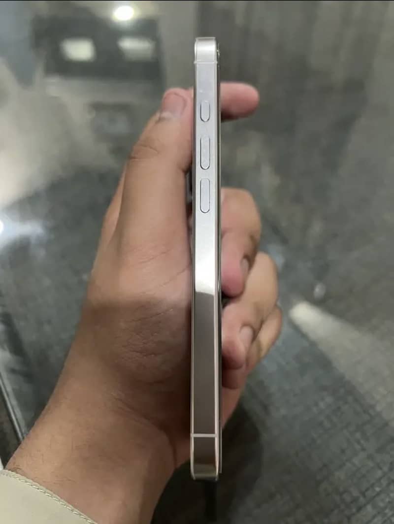 iPhone 16pro jv 2