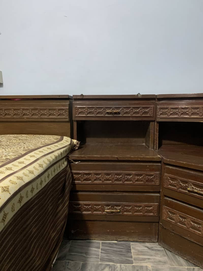 Queen size Bed 2