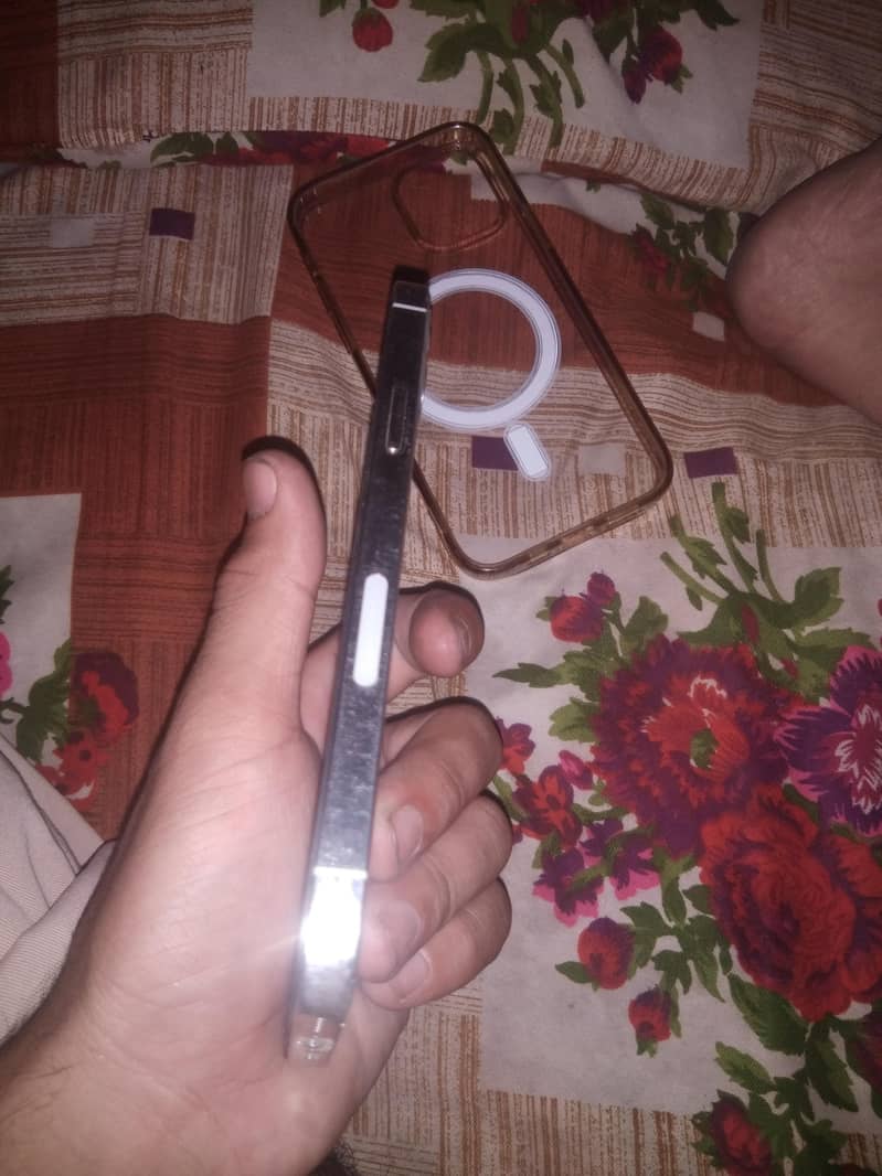 iPhone 12pro 4