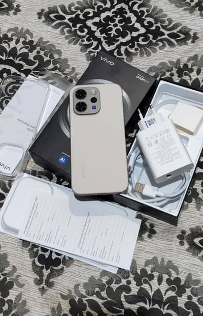 Vivo V70 12/256 PTA Approved WhatsApp O32O 12O 9677