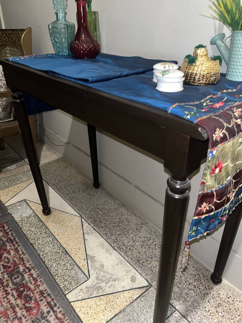 Console table 0