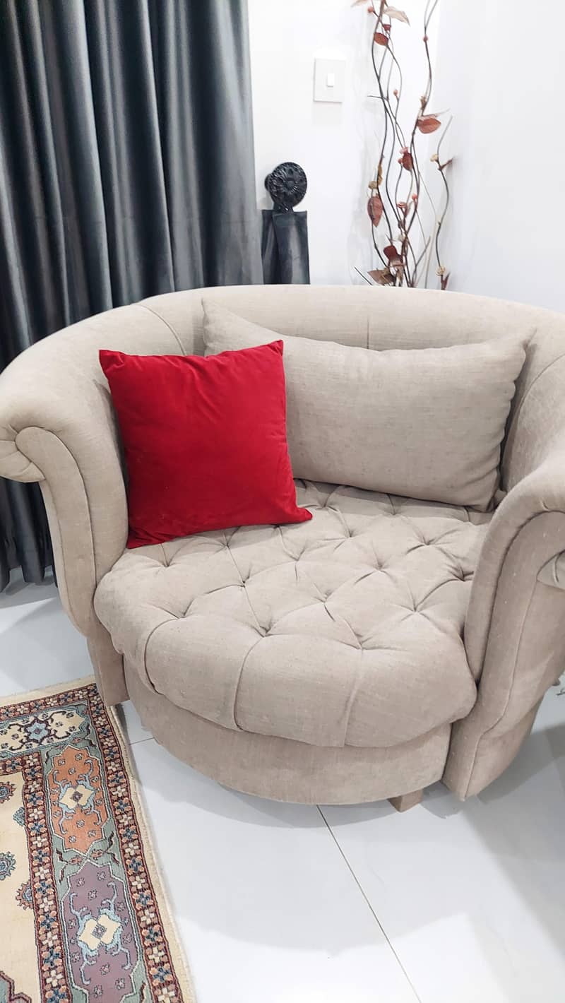Round Designer Sofa 1