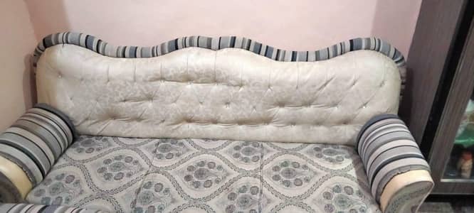 5 Seater Sofa Set for Sale – Neat & Comfortable