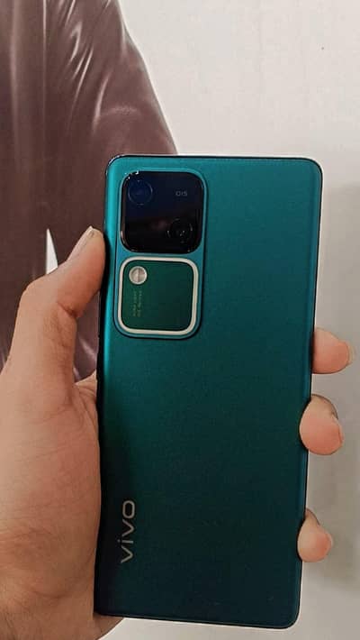 Vivo v30 5g 12+12 /256 condition 10 By 10 scratch less Mobile