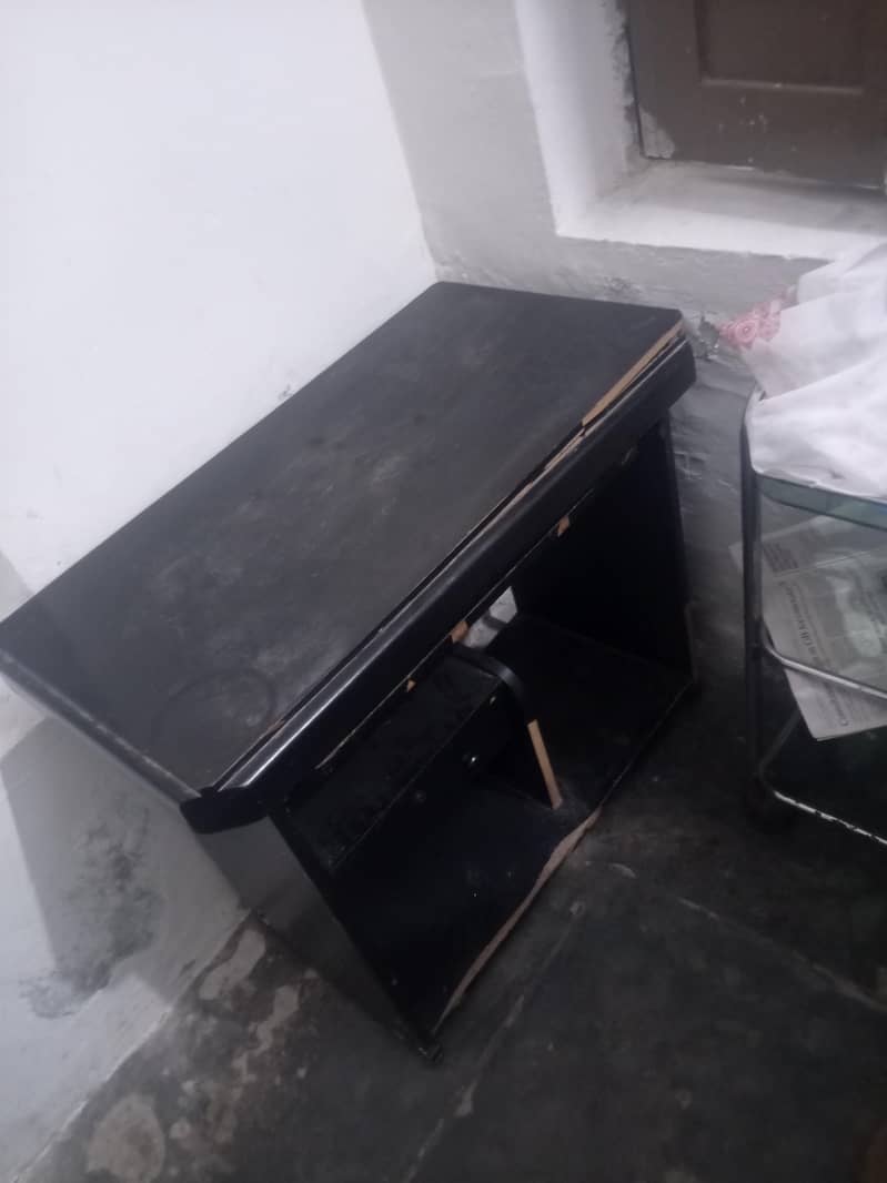 Table, it can be used for computers 0