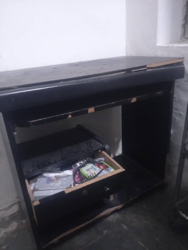 Table, it can be used for computers 1