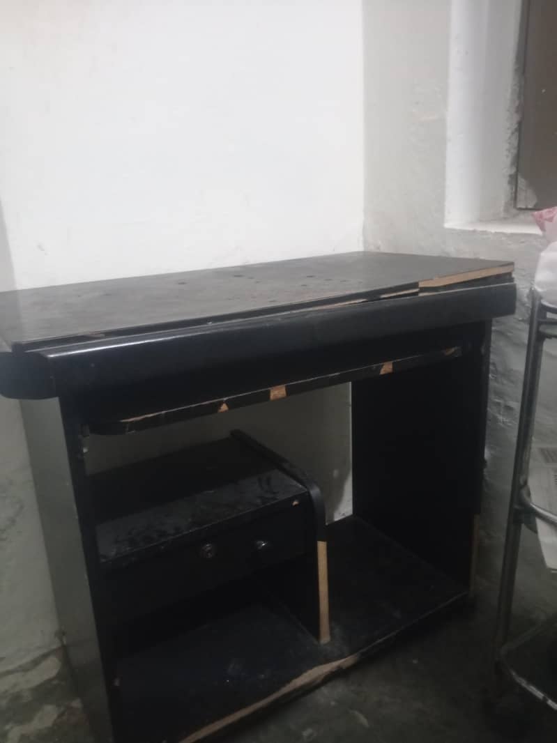 Table, it can be used for computers 2