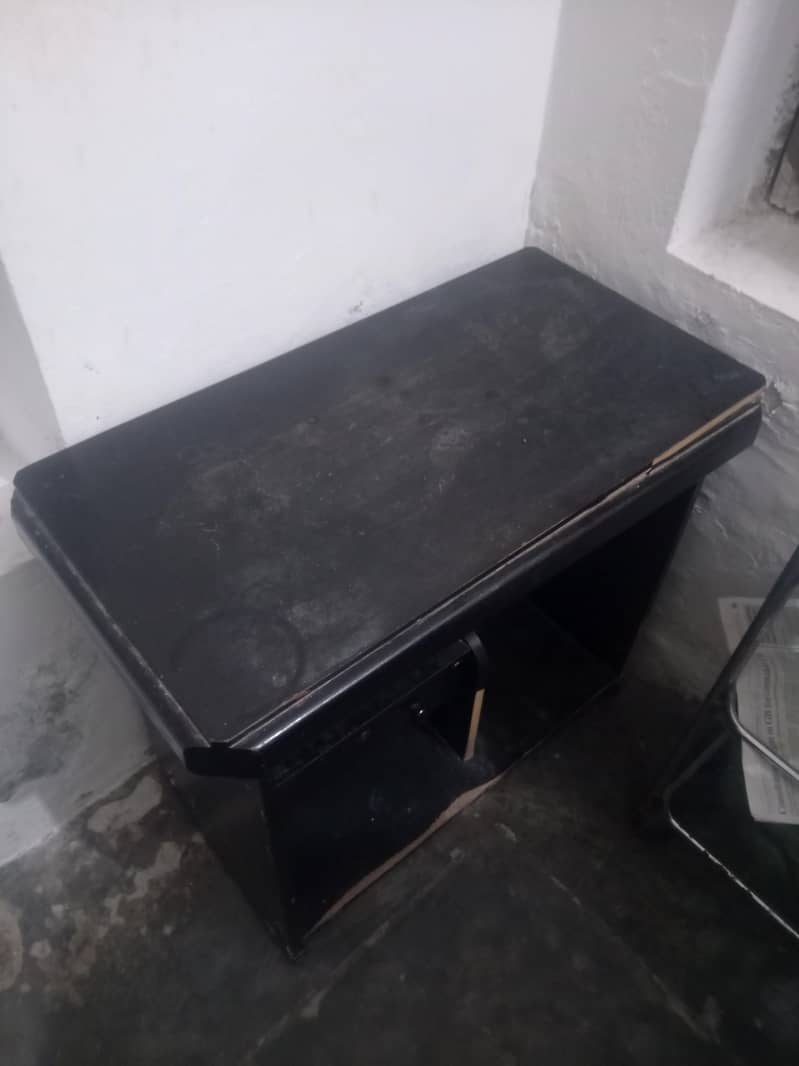 Table, it can be used for computers 3
