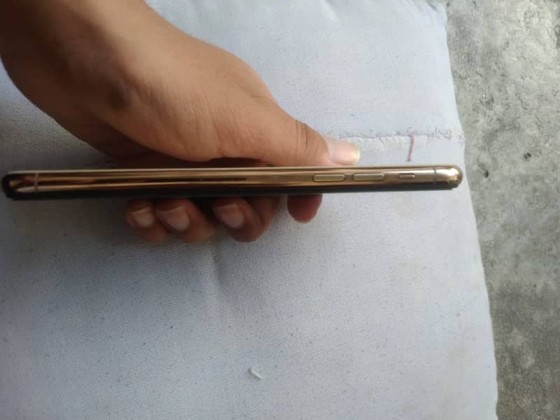Iphone 11 pro max 4