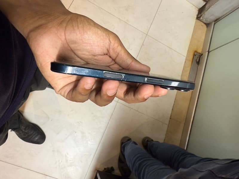 iPhone 16 5