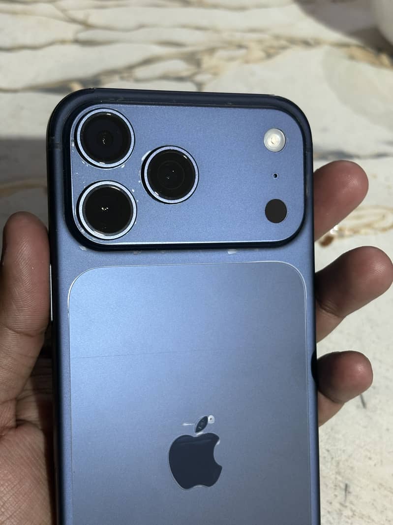 iPhone 17 Pro Max 1
