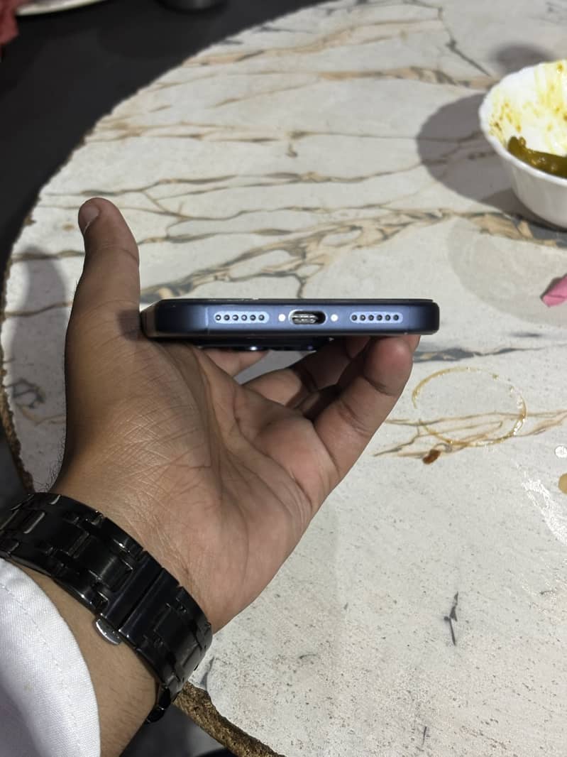 iPhone 17 Pro Max 4