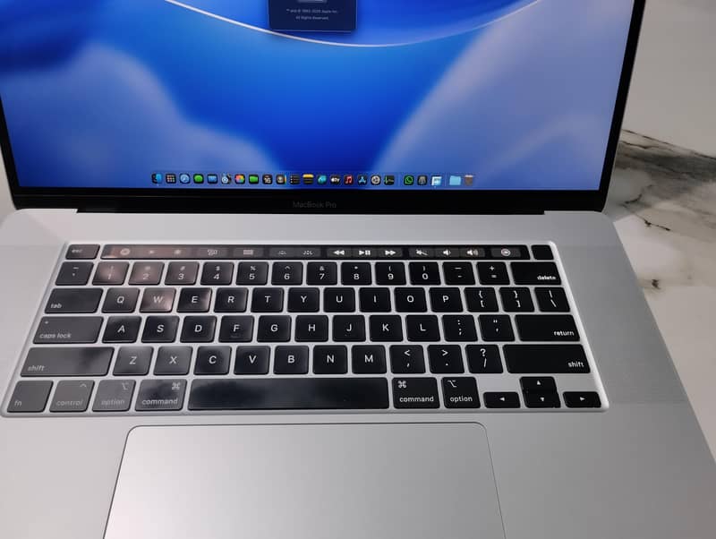Mac Book Pro 2020 1