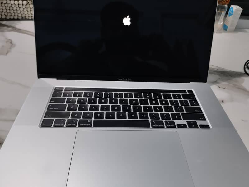 Mac Book Pro 2020 0