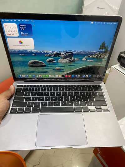 MacBook Air M1 2020 (8GB/256GB SSD) – Excellent Condition