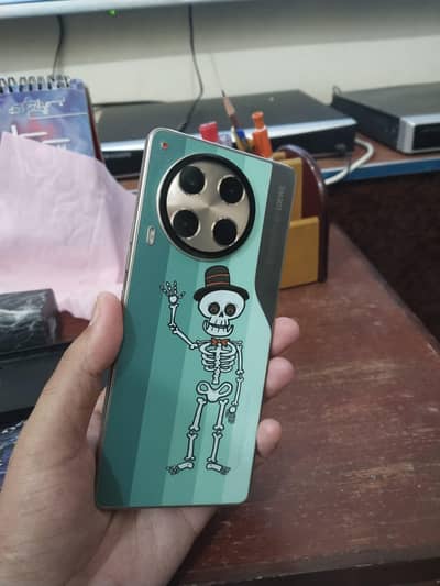 Tecno Camon 30 LOEWE Edition