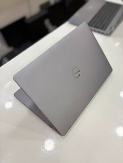 DELL Core i5 10th Gen Touchscreen 13.3" inch FHD 1080p LED 8GB /256GB