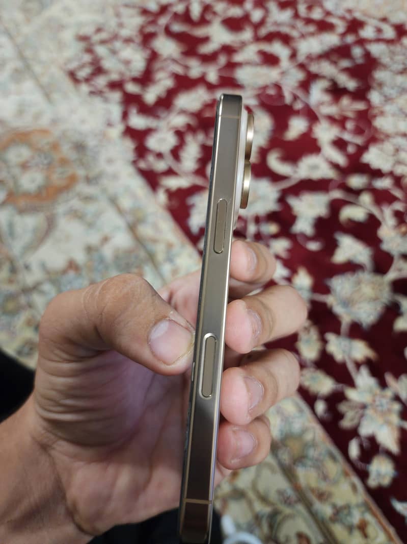 Iphone 16 pro 1