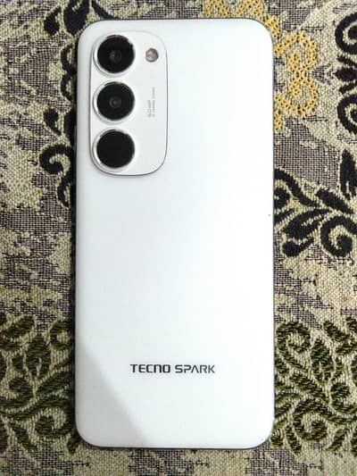 Tecno spark 40 pro plus