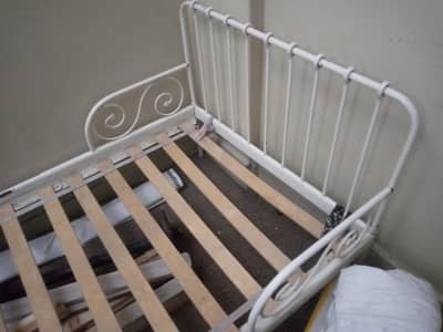 Iron flexible bed