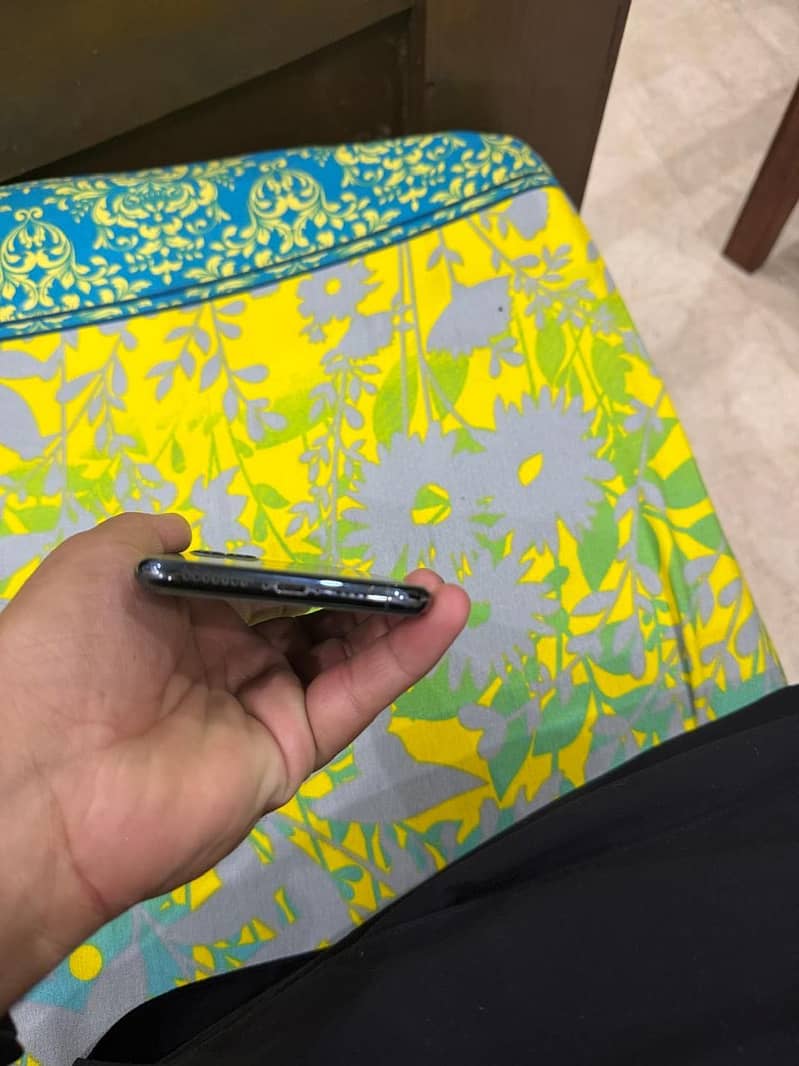 iPhone 11 Pro Max 0