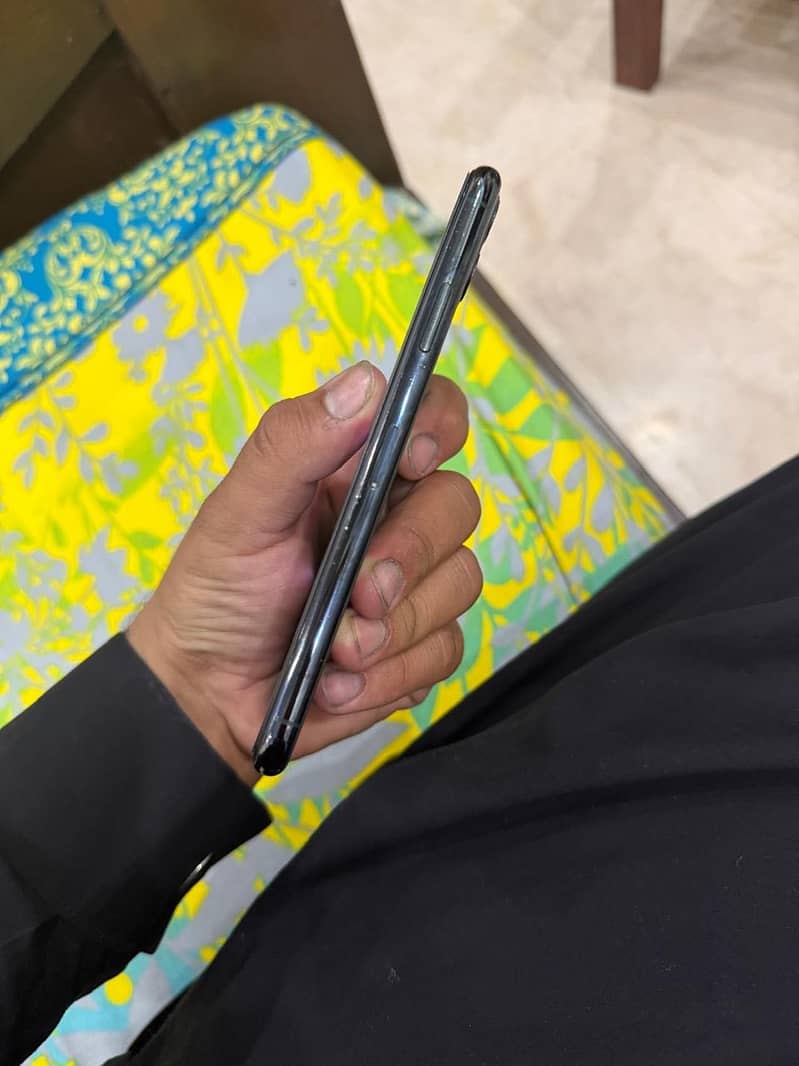 iPhone 11 Pro Max 4