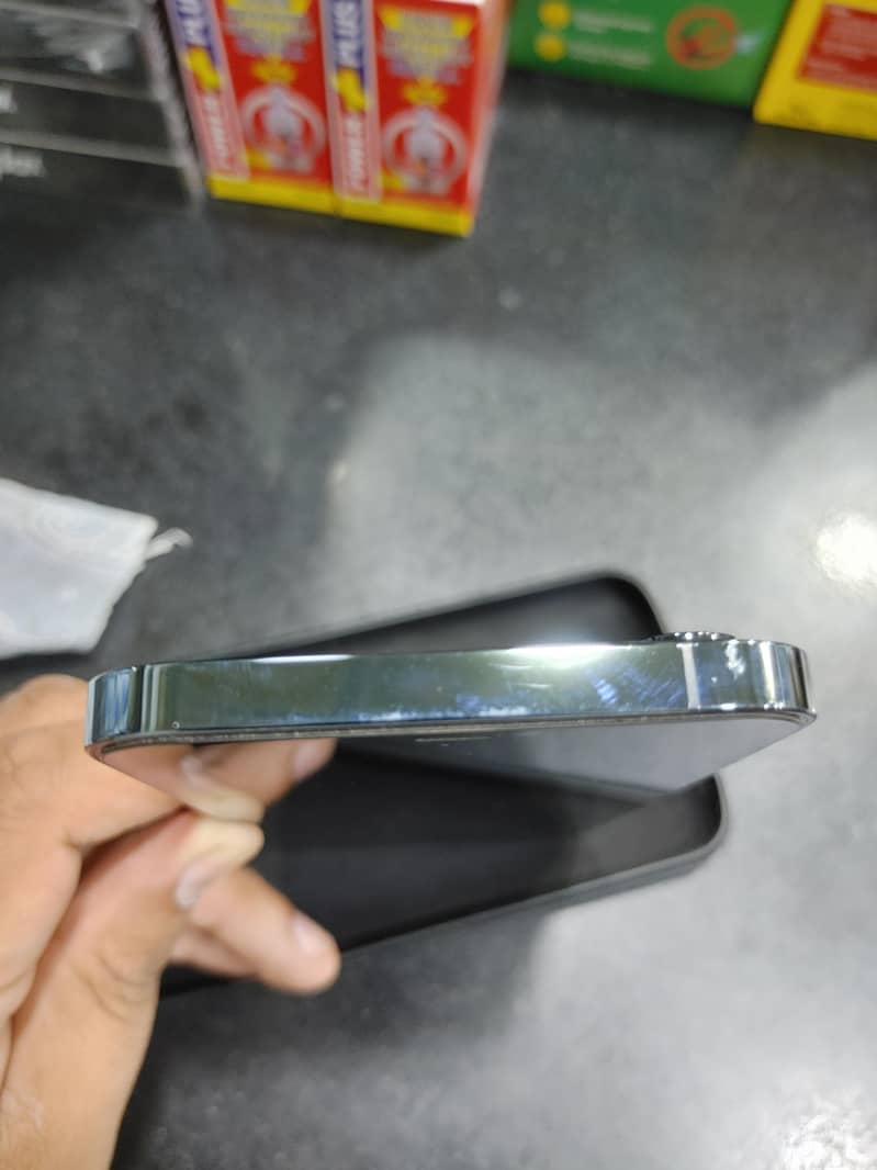 iphone 12 pro max 3