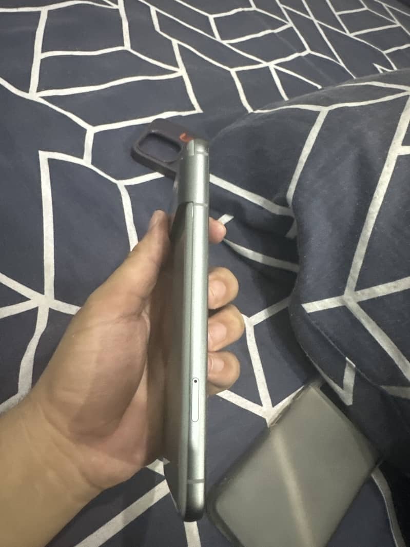 Google pixel 8 4