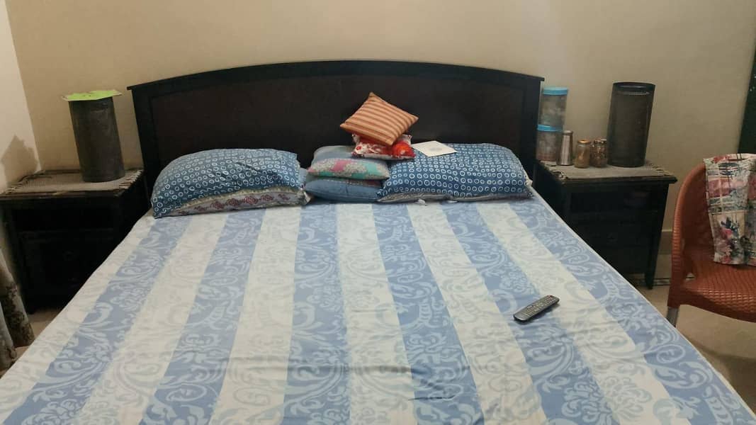 bed /  dressing  / lamp 0