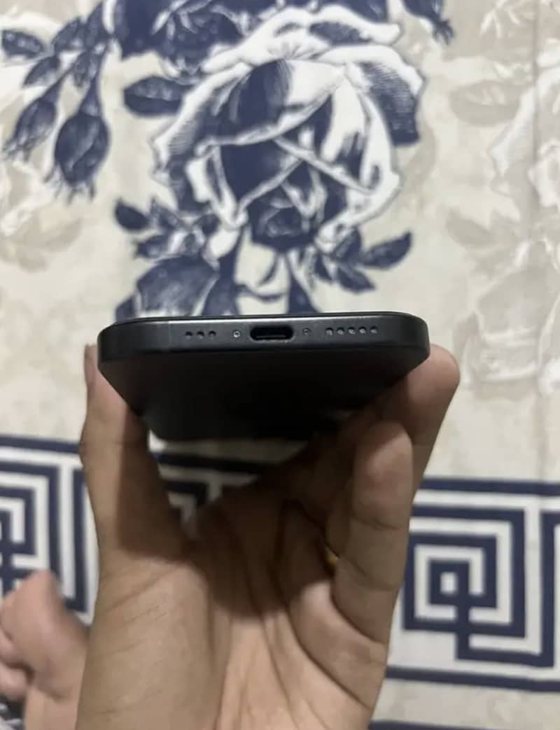 iPhone 15 3