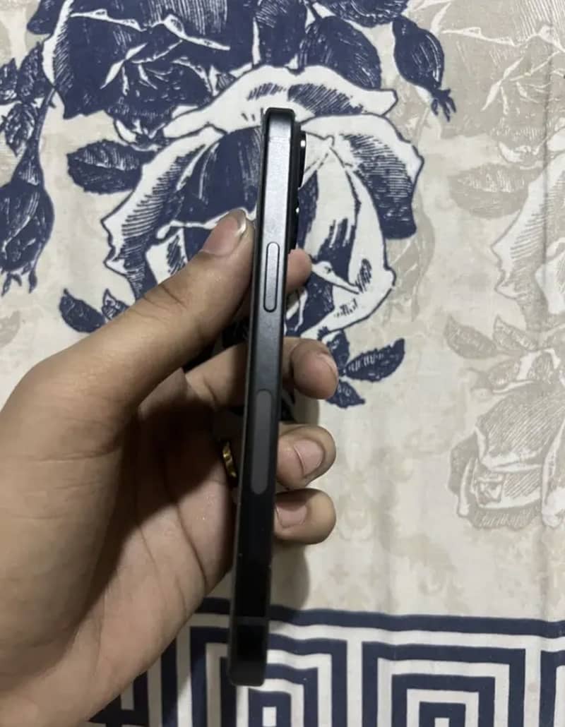 iPhone 15 4