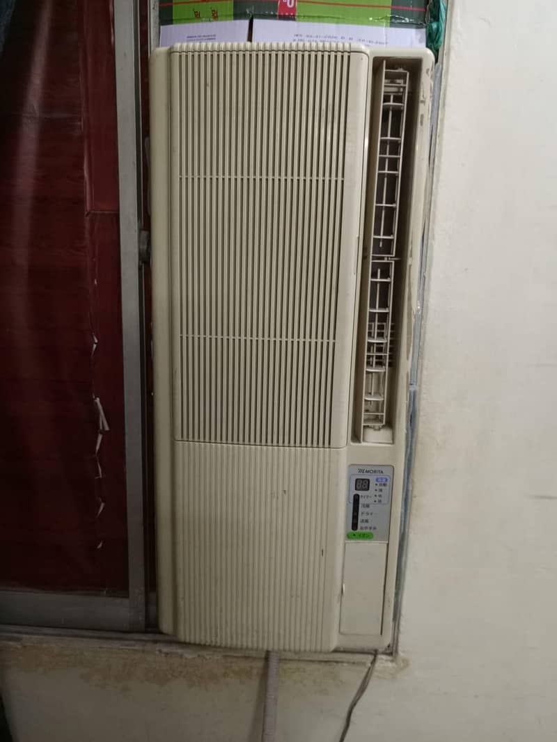 window AC 2