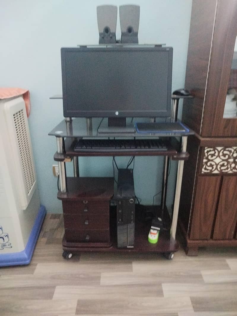 COMPUTER TROLLY 0