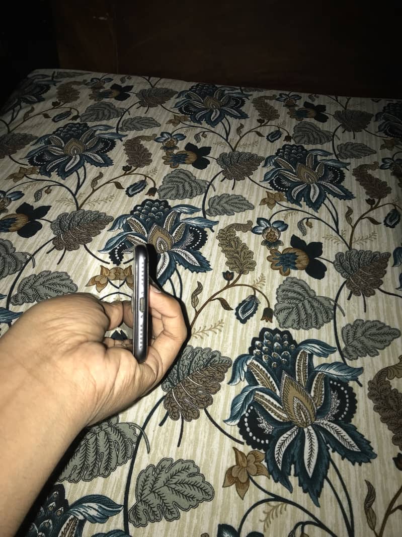 iPhone 8 3