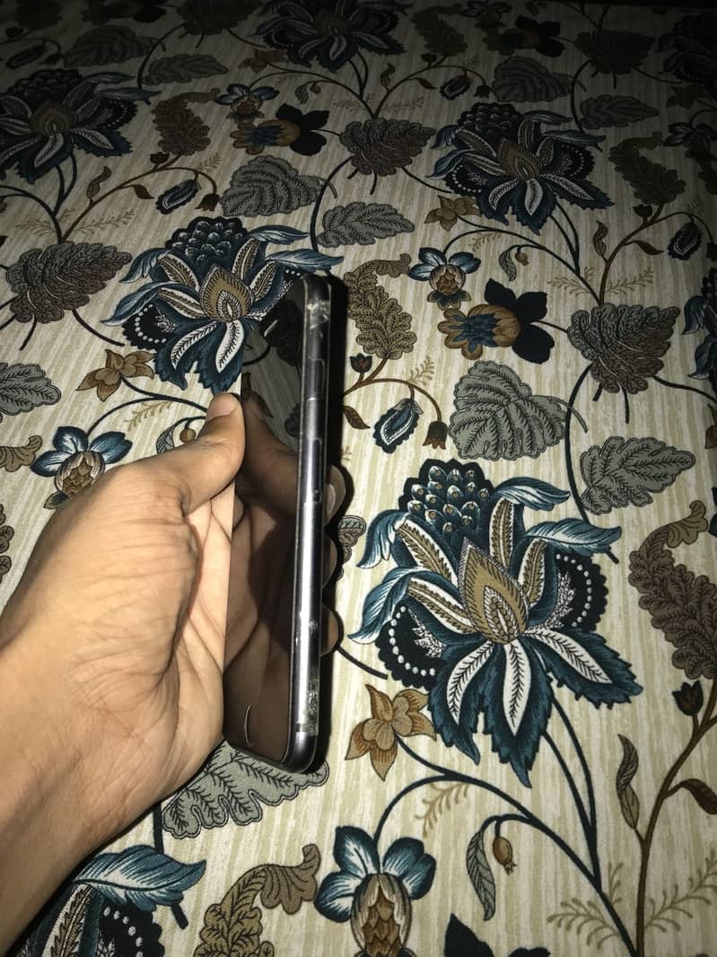 iPhone 8 4