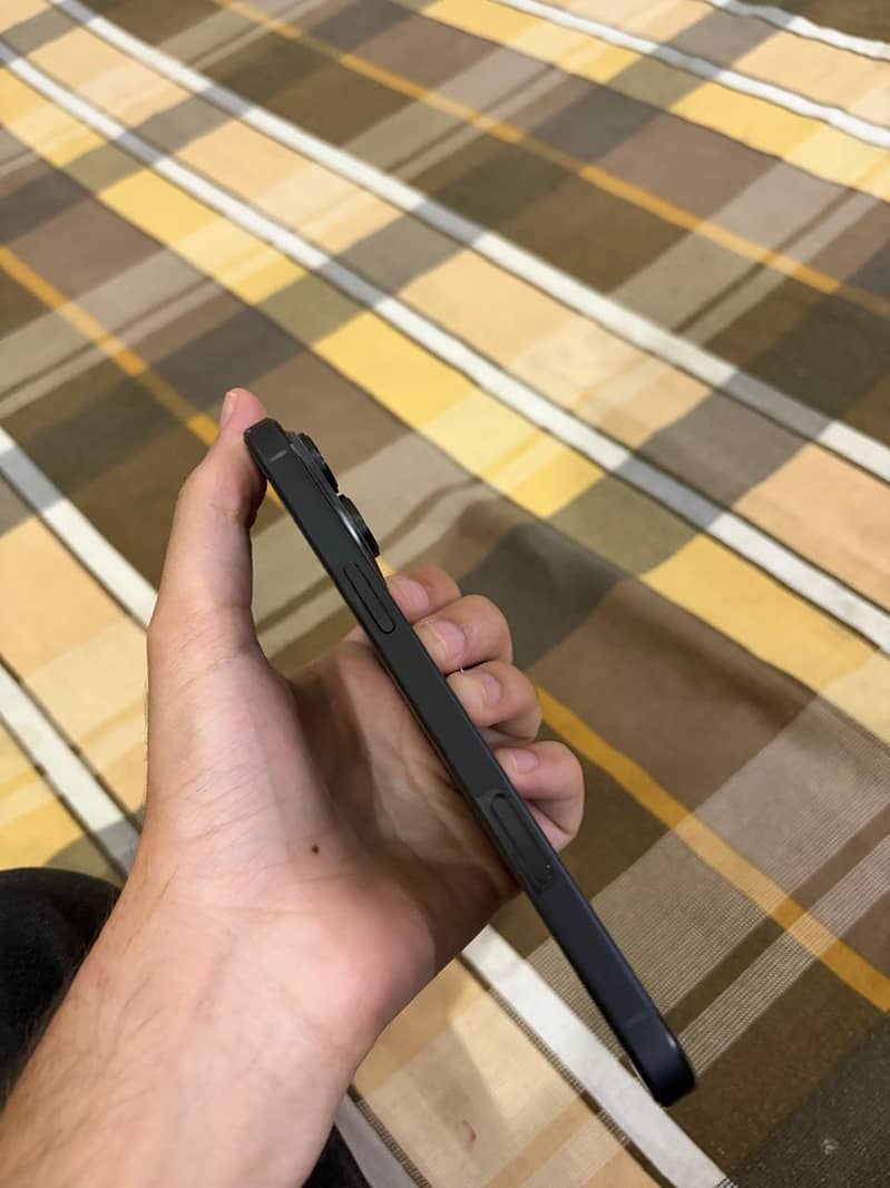 iPhone 16 Pro Max 5