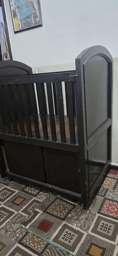baby cot
