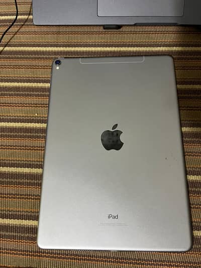 Apple iPad Pro 10.5" (2017) 256GB SIM Variant - For Parts / Repair