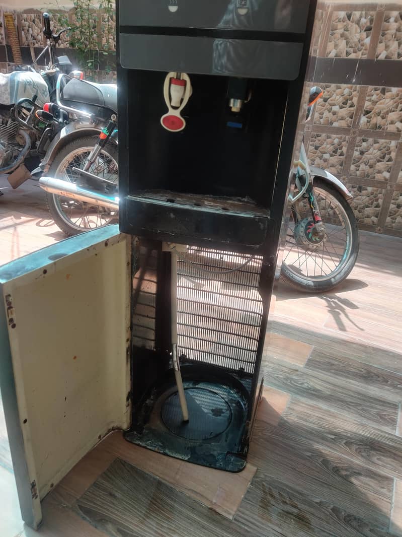 Water Dispensor 1