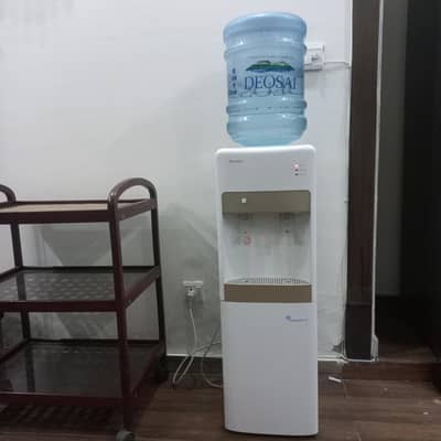 Gree Water Dispenser - Almost new