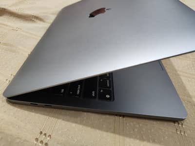 Macbook Pro M2 2022 16gb
