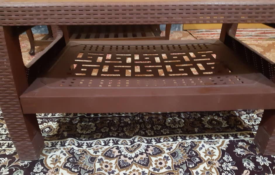meroon table 1