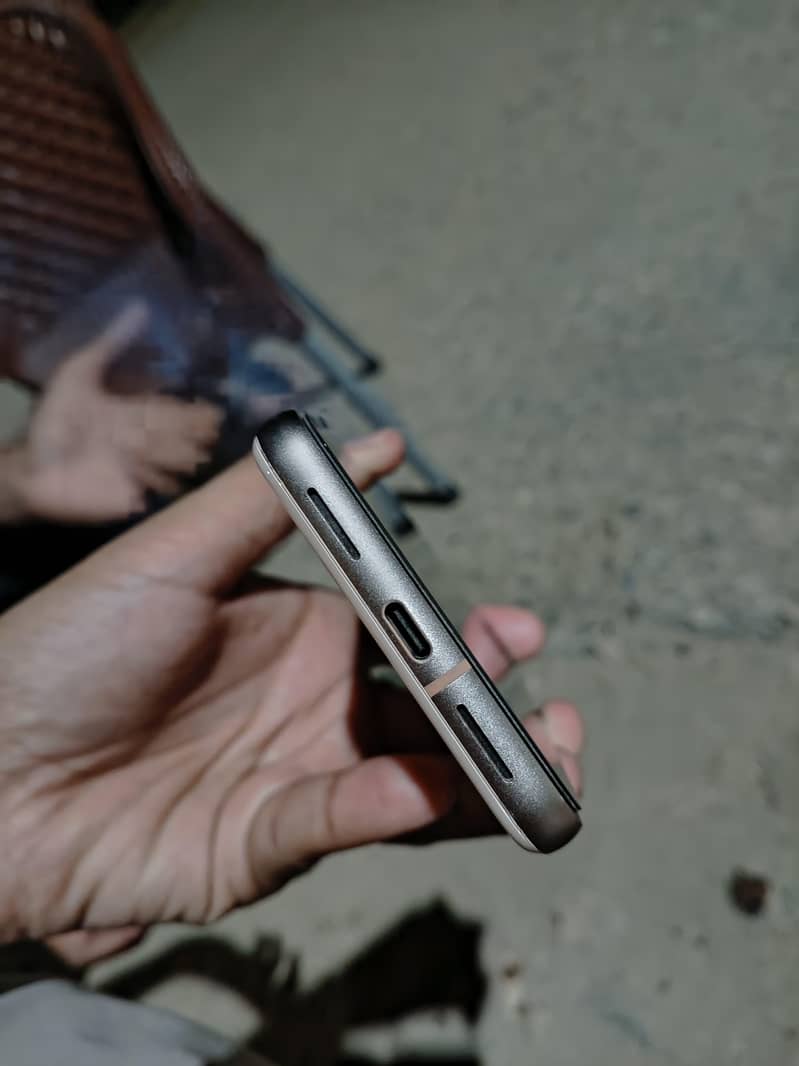 Google Pixel 8 2
