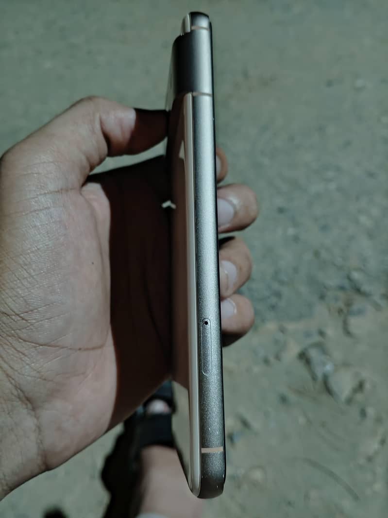 Google Pixel 8 4