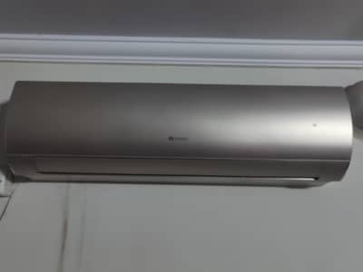 Gree 2 Ton DC invertor AC Beautiful color