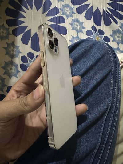10/10 12 pro used watsapp 03305256417