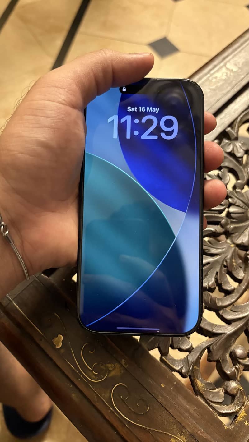 iPhone 16 pro 2