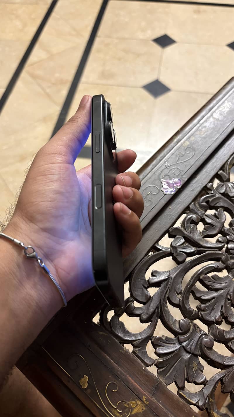iPhone 16 pro 3