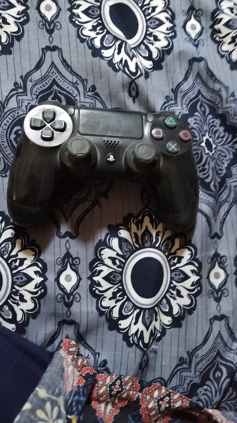 Ps 4 slim 3