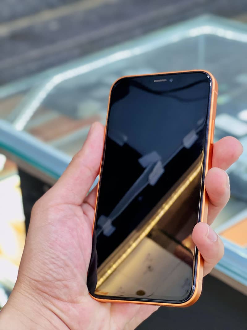 iPhone XR 1